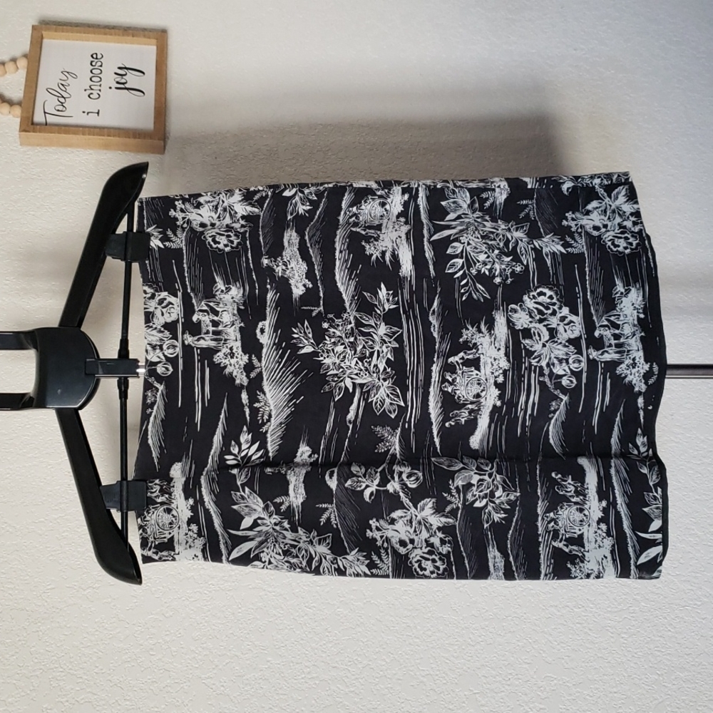 Josephine Chaus Size 14 100% Silk Skirt